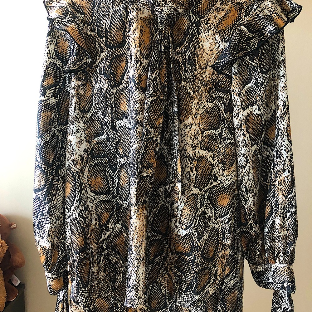 🤎💛Brand New Zara Blouse in Snakeskin Patterns🤎 - Picture 3 of 16